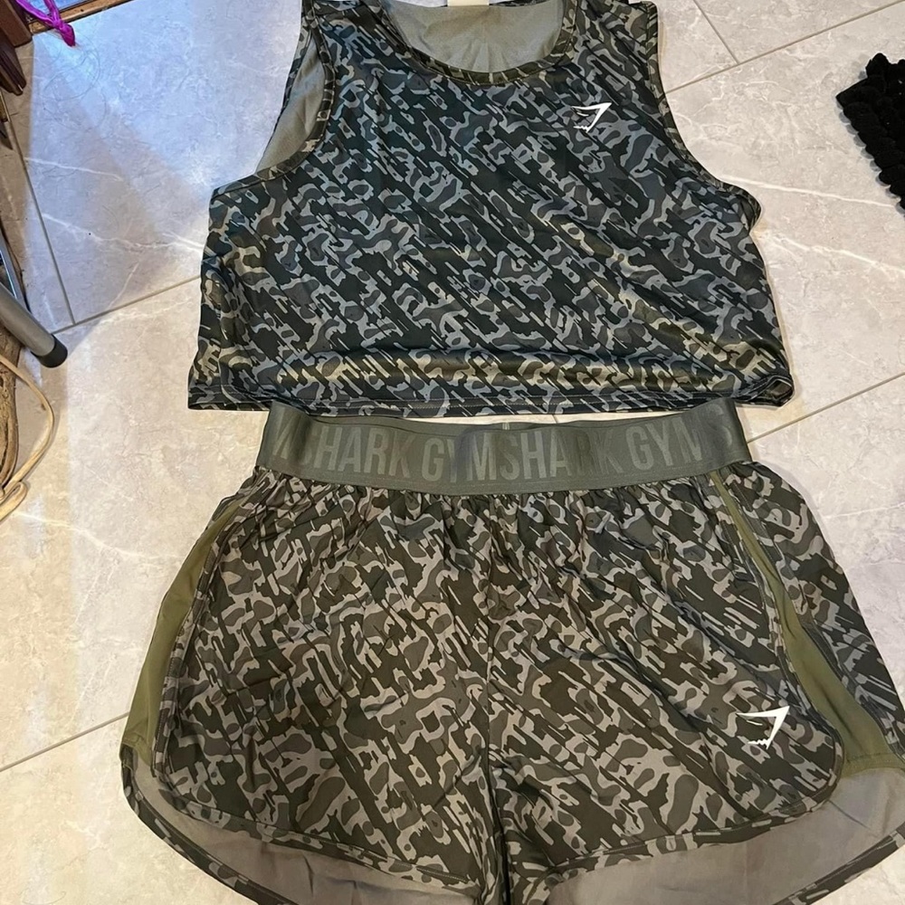 Gym shark set- size medium. Never worn.